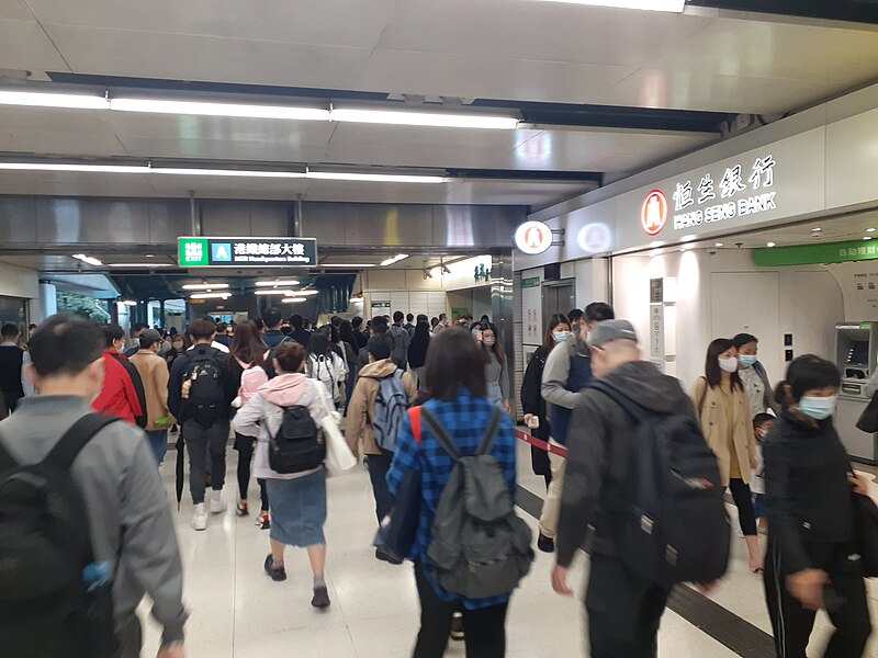 File:HK KTD Kln Bay MTR Station concourse November 2021 SS2 01.jpg