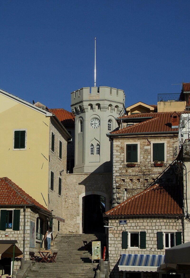 Herceg Novi - old town gate by Pudelek.JPG