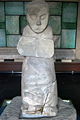 东汉捧盾石人，青石质。常见于汉代画像石和陵墓装饰