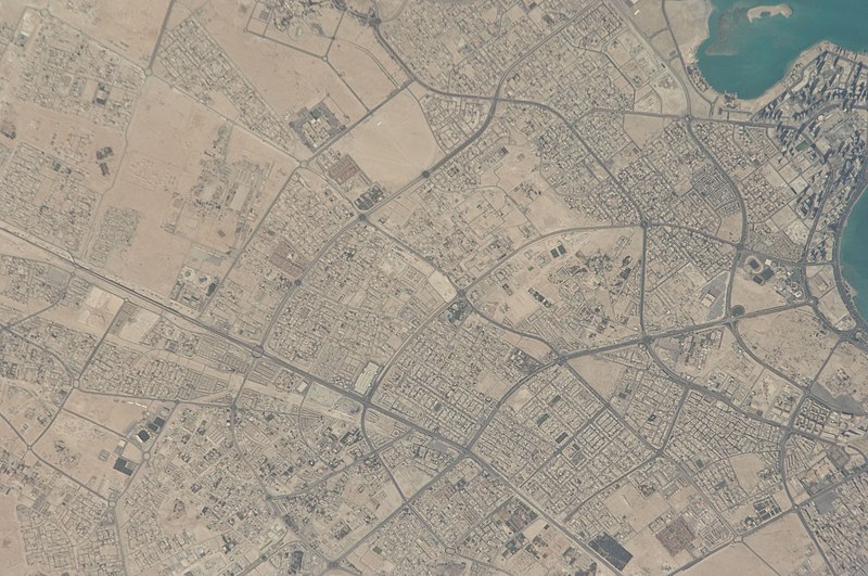 File:ISS023-E-18235 - View of Qatar.jpg