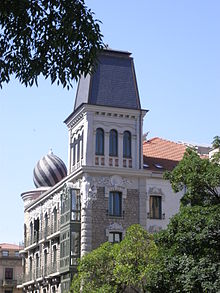 Escuela de música municipal en un edificio modernista