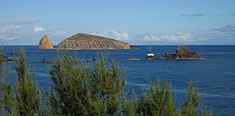 A view of the islets of Restinga off the coast Idilica estampa en Carapacho (6077194166).jpg
