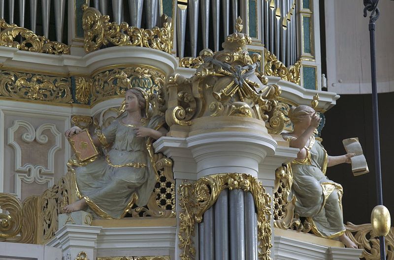 File:Interieur, orgel met vrouwenbeelden, detail - Amsterdam - 20353563 - RCE.jpg
