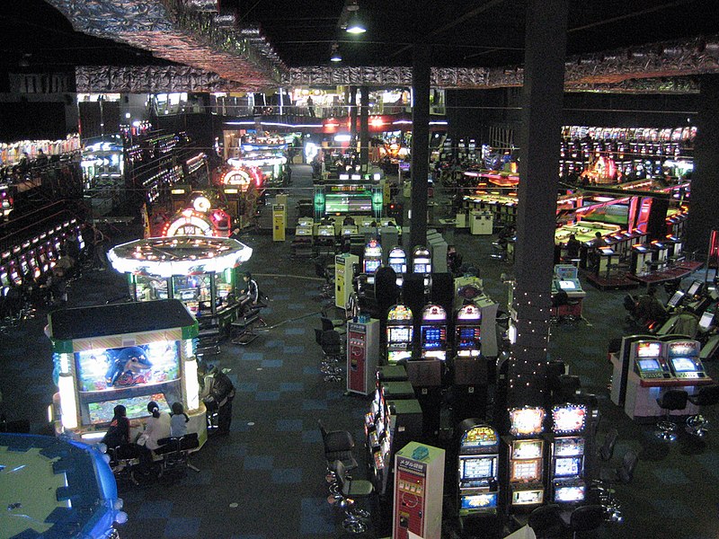 File:Interior of amusement arcade in Japan 01.jpg