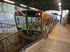 Vue de la gare haute de Cable-hachimangū-sanjō.