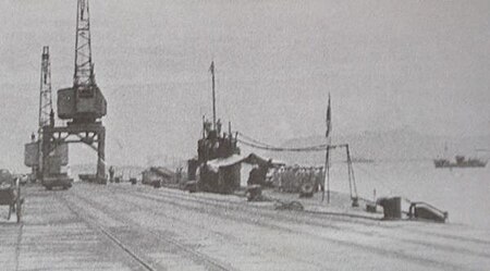 Tập_tin:Japanese_submarine_I-10_in_1942.jpg