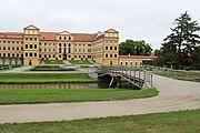 Čeština: Zámek v Jaroměřicích nad Rokytnou spolu s lávkou přes řeku Rokytnou. This is a photo of a cultural monument of the Czech Republic, number: 26383/7-2665. Památkový katalog  · MIS  · hledat obrázky  · hledat seznamy  · Wikidata