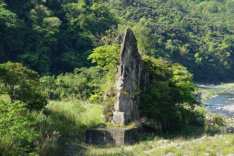 File:Jianshi Rock, Jianshi Township, Taiwan, 20150415.jpg