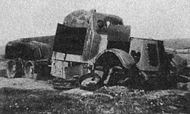 КС-18, уничтоженный в бою с германскими войсками летом 1941. Хорошо видны шаровая пулемётная установка и остатки стоек для крепления поручневой антенны