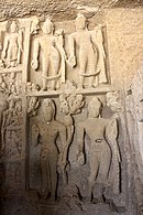 Cueva Kanheri 2 stupa esculturas.jpg