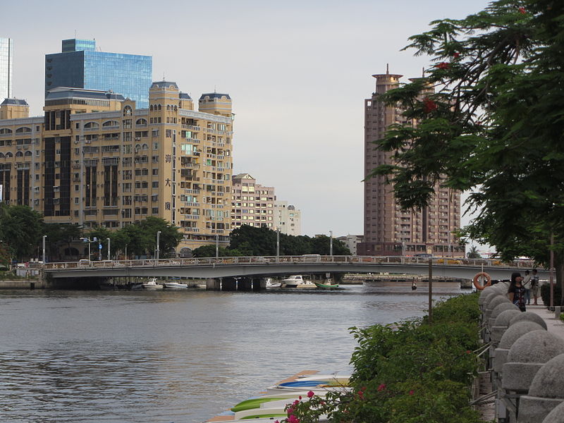 File:Kaoshiung Bridge, Love River, Kaohsiung.JPG