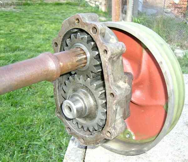 Type 181's rear axle, featuring the VW portal axle design