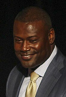 <span class="mw-page-title-main">Kevin Carter (American football)</span> American football player (born 1973)