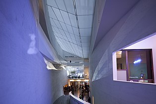 Kiasma lobby seen from the ramp, 2013.jpg