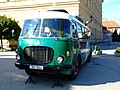 Čeština: Reklamní autobus Škoda RTO v Komárně na náměstí v centru města nápověda English: Škoda RTO advertisement bus in Komárno city center help