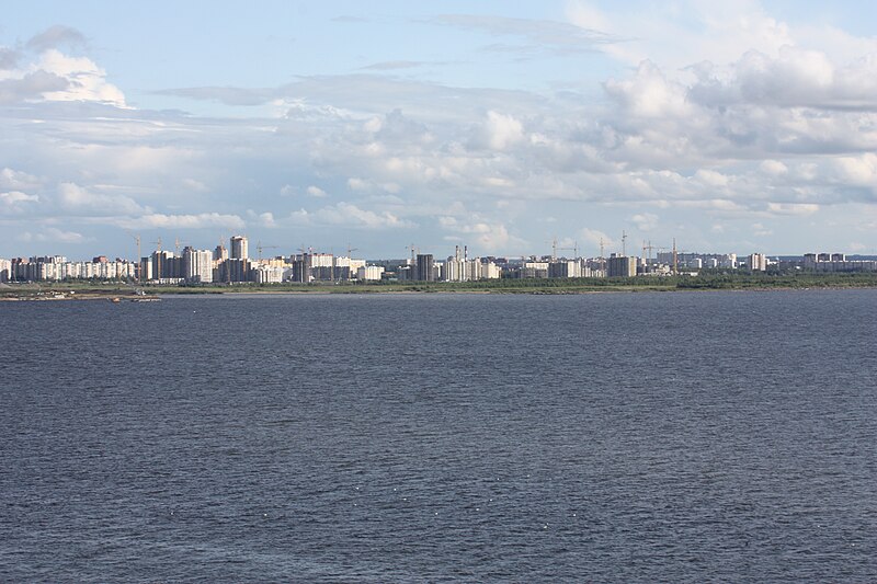 File:Kronstadt from east to west with a Cruiseship 0012.JPG