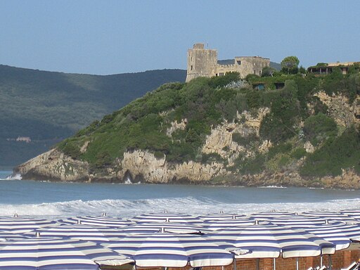 La torre di Talamonaccio vista da Fonteblanda