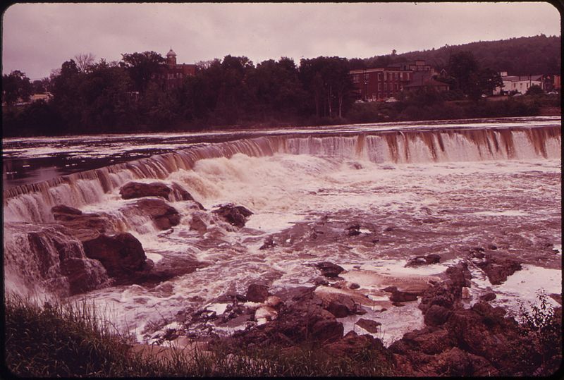 File:LOWER FALLS AT THE TOWN OF LIVERMORE FALLS ON THE ANDROSCOGGIN RIVER - NARA - 550738.jpg