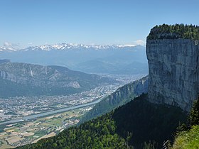 Der Gipfel von La Sure mit Blick auf Grenoble, die Belledonne und das Ecrins-Massiv.