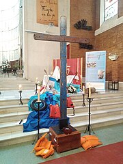 Cross made with wood of broken immigration boats in Lampedusa La cruz de Lampedusa - IMG 20200218 173133 594.jpg