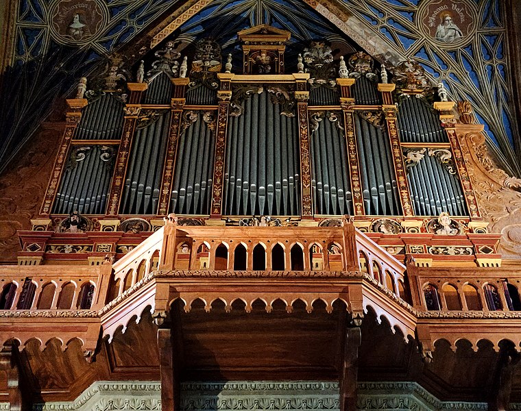 File:La montre du Grand-Orgue Cavaillé-Coll avec ses 104 tuyaux visibles.jpg