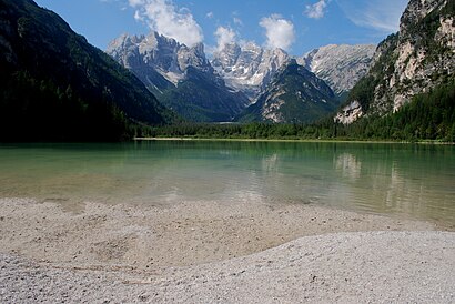 How to get to Lago di Landro with public transit - About the place