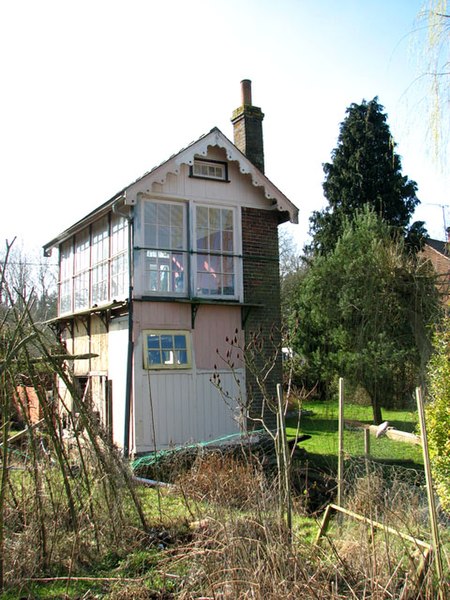 File:Langor Bridge railway station - signal box - geograph.org.uk - 2294086.jpg