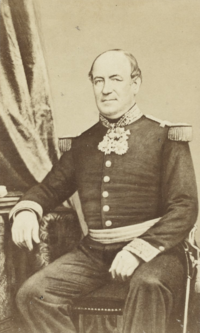 Portrait photographique de Louis-Marie-François Tardy de Montravel, fondateur de Port-de-France. Photographie Franck, éditée en 1882, BNF SG PORTRAIT-428.