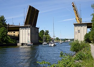 Södertälje kanal med Mälarbron.