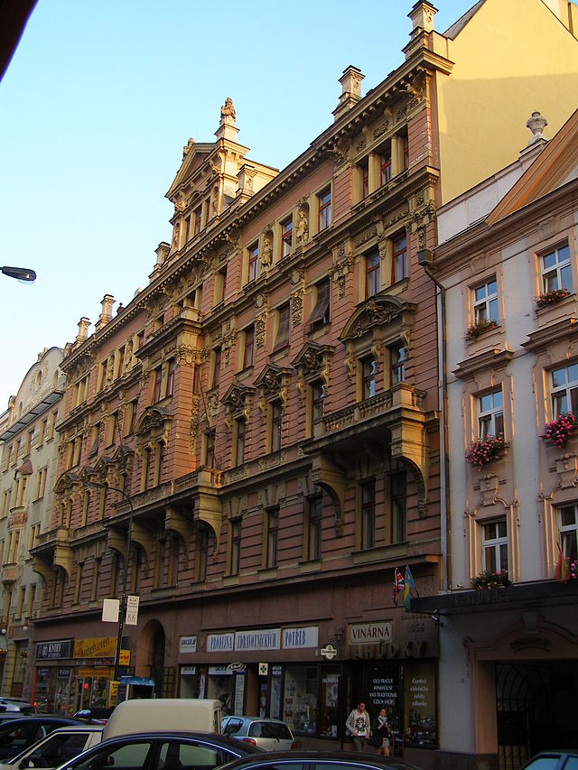 Městský_dům_U_Cikánů_(U_Ramišů)_(Nové_Město),_Praha_1,_Hybernská_8,_Nové_Město.JPG