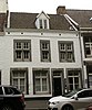 Huis met lijstgevel.