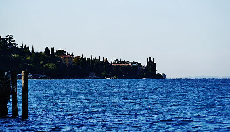 File:Malcesine Blick auf den Lago di Garda 55.jpg