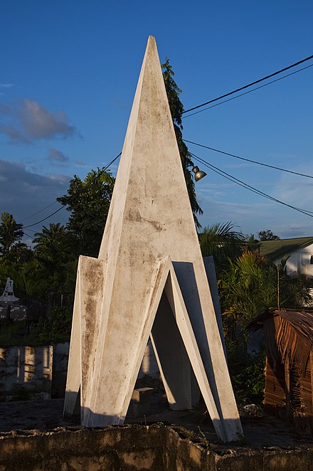 Monument of Din Ngosso Mausolee de Din Ngosso 01.JPG