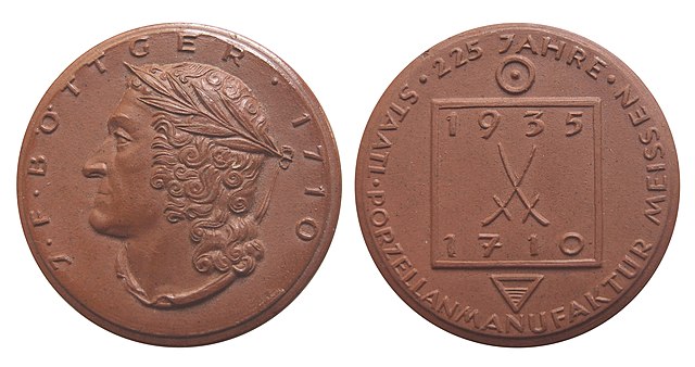 Памятная медаль к 225-летию Мейсенской фарфоровой мануфактуры с профилем Иоганна Фридриха Бёттгера