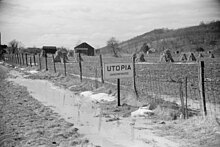 Melting snow, Utopia, Ohio, photographed by Arthur Rothstein, 1940 Melting snow, Utopia, Ohio, 8a12994a.jpg