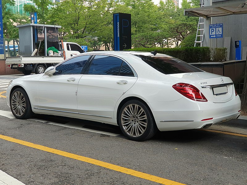 File:Mercedes-Benz V222 S 500 Diamond White Metallic (2).jpg