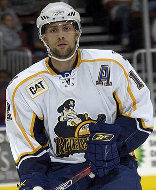 <span class="mw-page-title-main">Mike Stuart</span> American ice hockey player