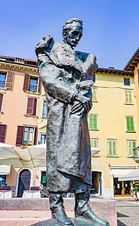 Monumento a Giuseppe Zanardelli a Salò.jpg