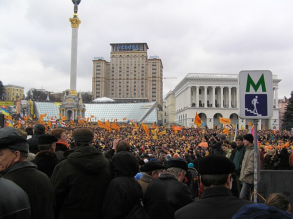 Orange-clad demonstrators gather in the Independence Square in Kyiv on 22 November 2004.