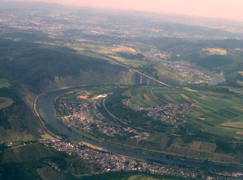 File:Moseltalbrücke Luftbild.jpg