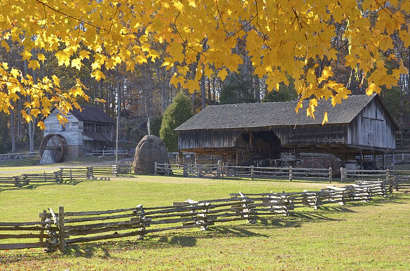 File:Museum of Appalachia.jpg