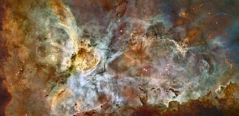 Vista com um alcance de 50 anos-luz da região central da nebulosa de Eta Carinae, onde se produz um turbilhão cósmico de nascimentos e mortes de estrelas (definição 29 566 × 14 321)