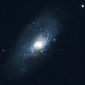 NGC 4980 Hubble WikiSky.jpg