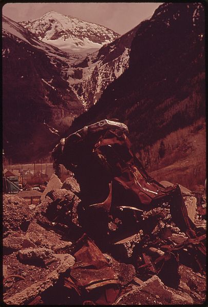 File:OPEN DUMP IN THE SAN JUAN MOUNTAINS. THE SAN MIGUEL RIVER FLOWS PASS THE DUMP - NARA - 543769.jpg