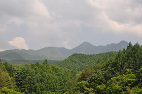 Blick auf den Berg Ogura aus dem Dorf Kitaaiki.