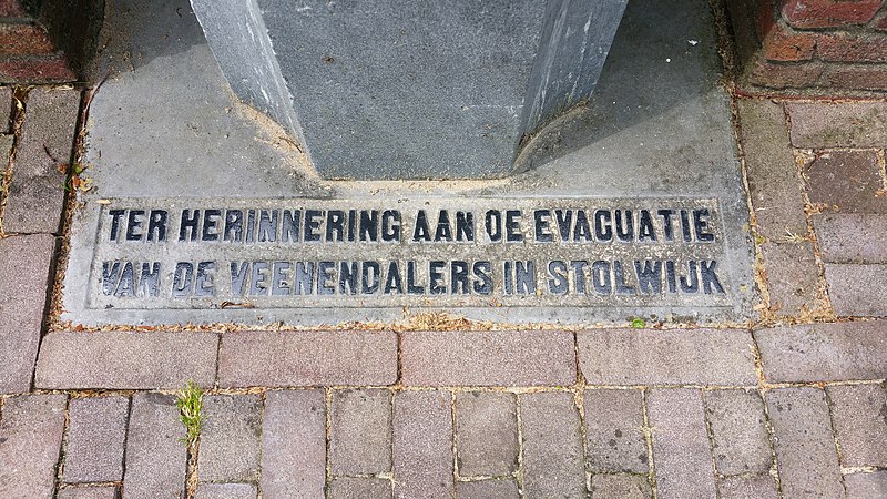 File:Oorlogsmonument Stolwijk. Tekst.jpg