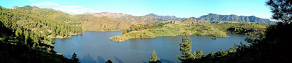 A freshwater lake in Gran Canaria, an island of the Canary Islands. Clear boundaries make lakes convenient to study using an ecosystem approach.