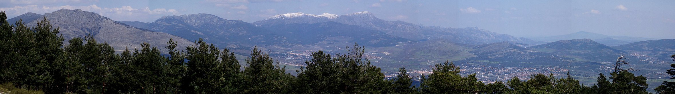 Sierra de Guadarrama from proximities of Cabeza Lijar summit