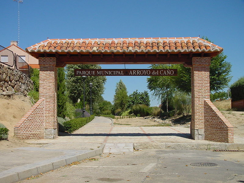 File:Parque municipal Arroyo del Caño en Moraleja de Enmedio.jpg