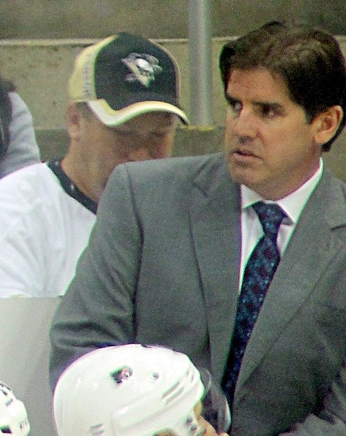 Laviolette coaching the Philadelphia Flyers in April 2012